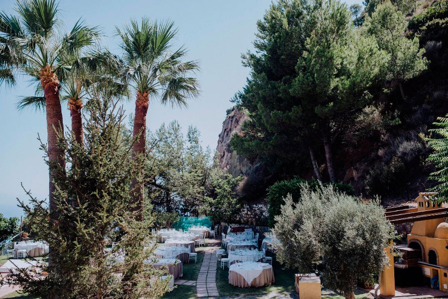 Finca Canasteros is a lovely finca set in gardens high in the hills above Marbella with views of the Costa del Sol and a large terrace