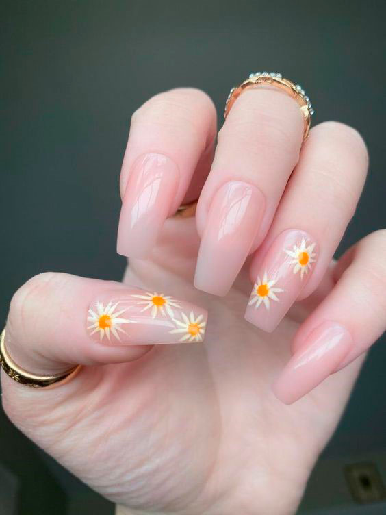 Nude Manicure for Wedding Guests 